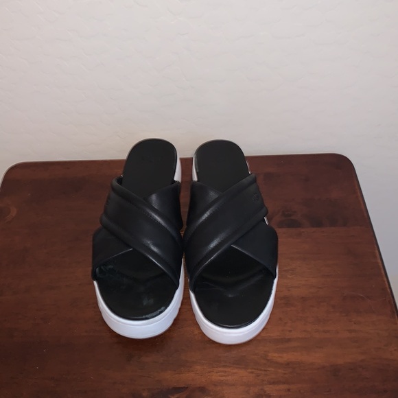 UGG BRAND NEW SIZE 10 W ZAYNE CROSSBAND LEATHER SLIDE SANDALS - Picture 2 of 14